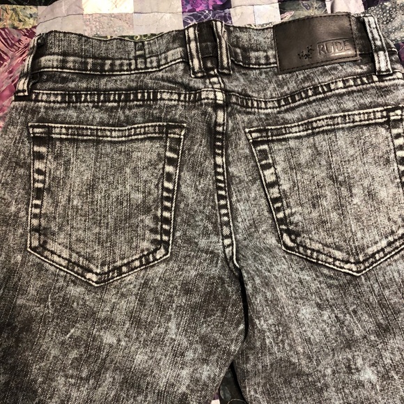 Men’s acid wash jean shorts - Picture 4 of 4